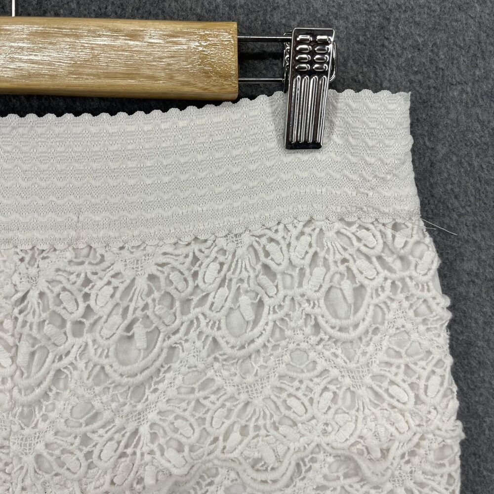 BCBG Girls Shorts Womens Medium White Lace Crochet Boho Festival Scallop Hem - Picture 12 of 14